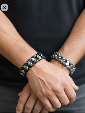 J Elliot MENS set of 2 Silver Tone
Curb Chain Black & Grey Leather Bracelets